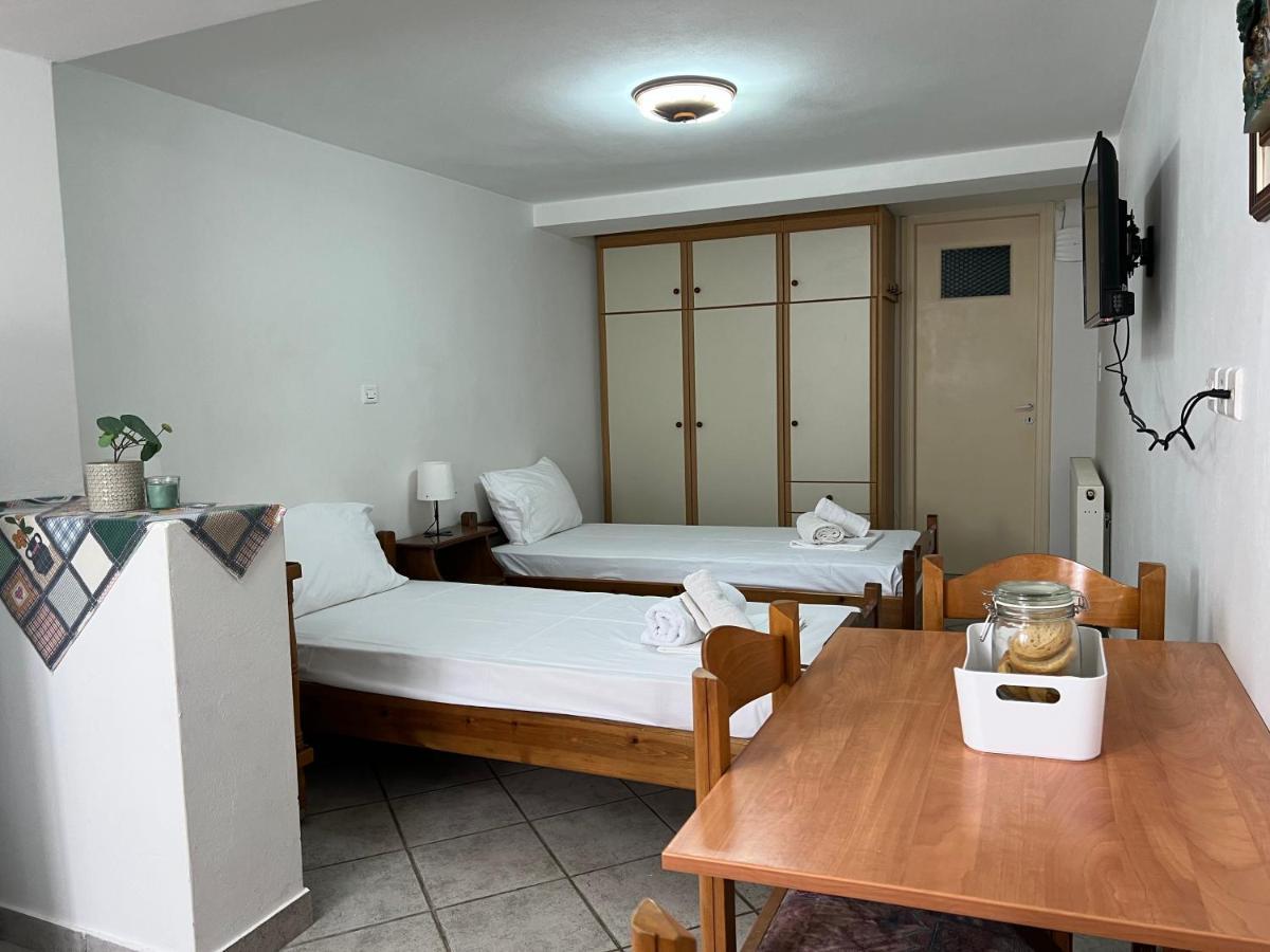 Athina Rooms Karvounades Luaran gambar