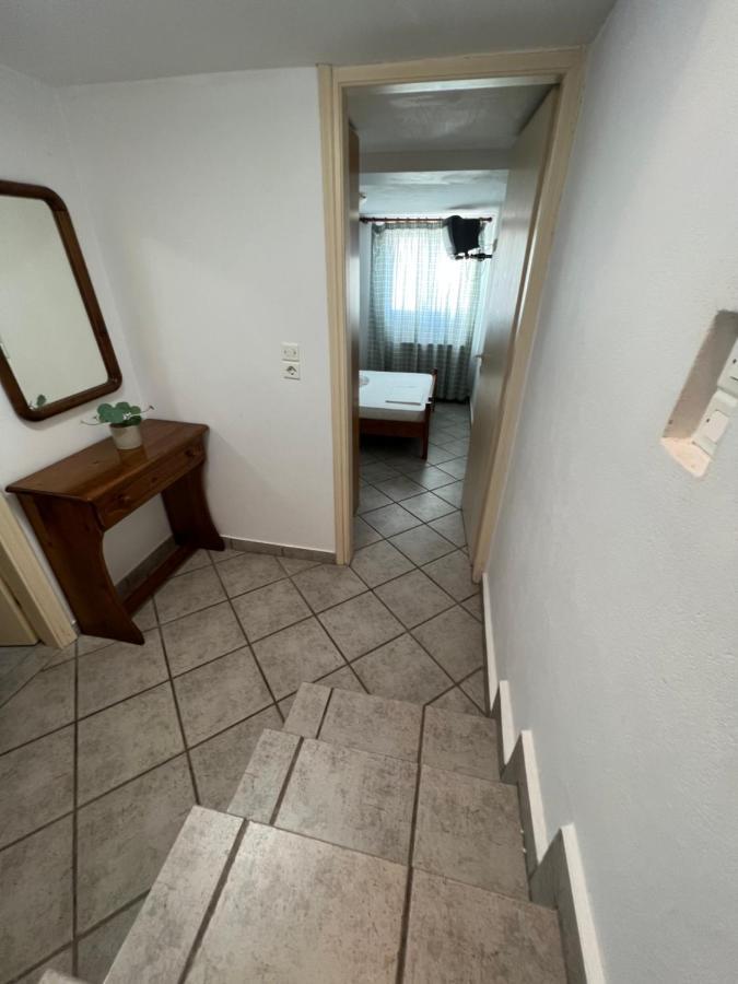 Athina Rooms Karvounades Luaran gambar