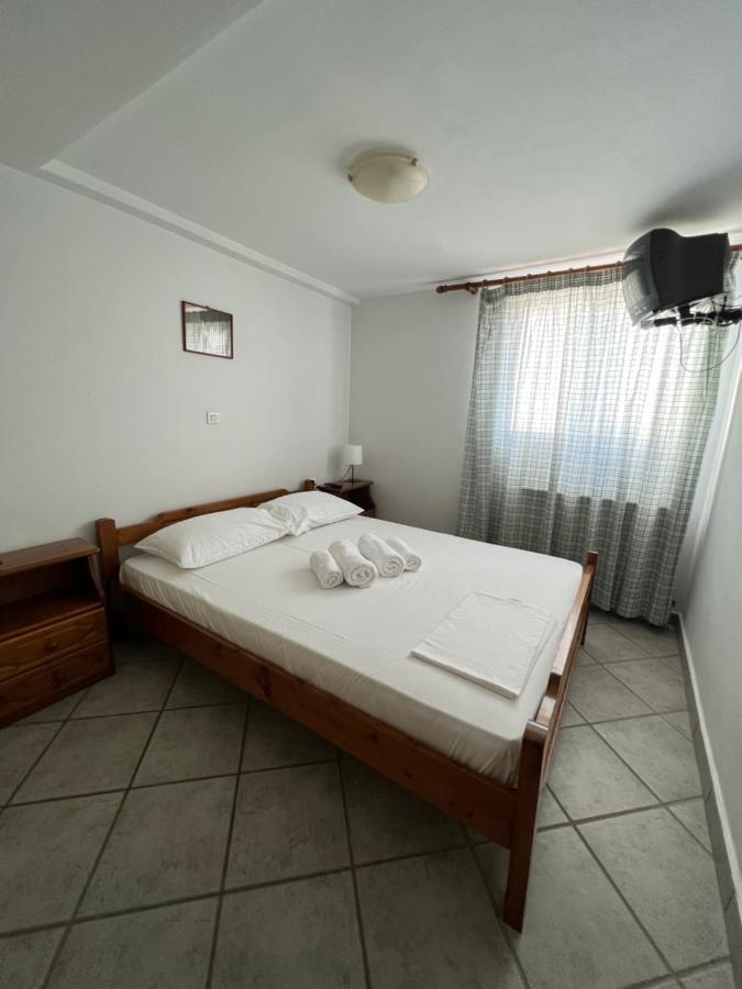 Athina Rooms Karvounades Luaran gambar
