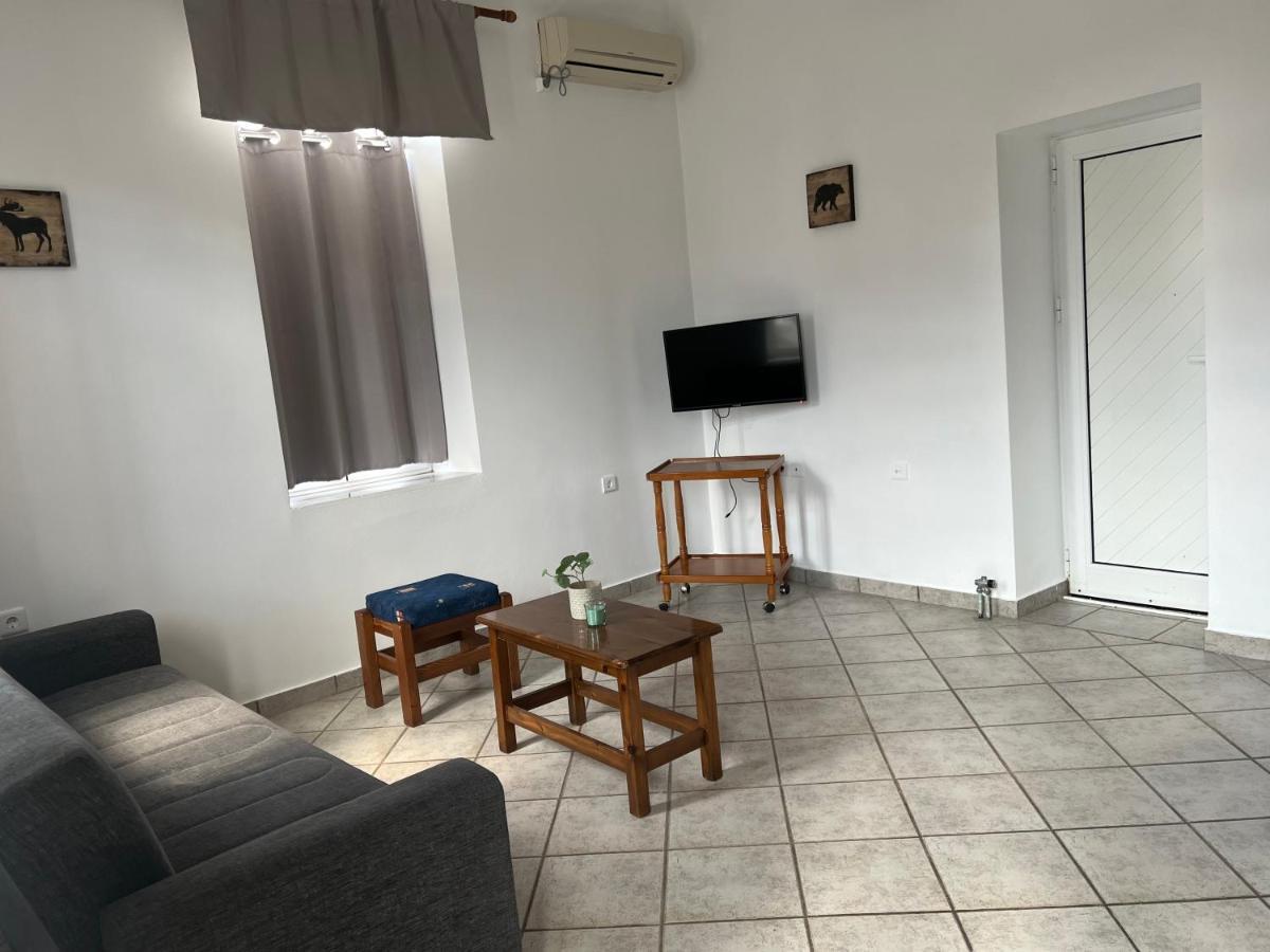 Athina Rooms Karvounades Luaran gambar