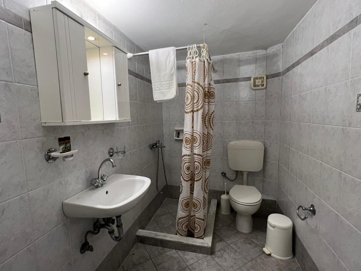 Athina Rooms Karvounades Luaran gambar