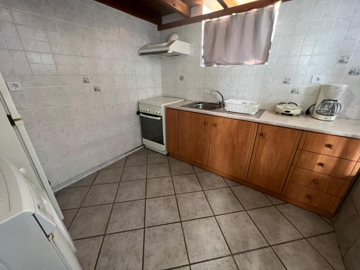 Athina Rooms Karvounades Luaran gambar