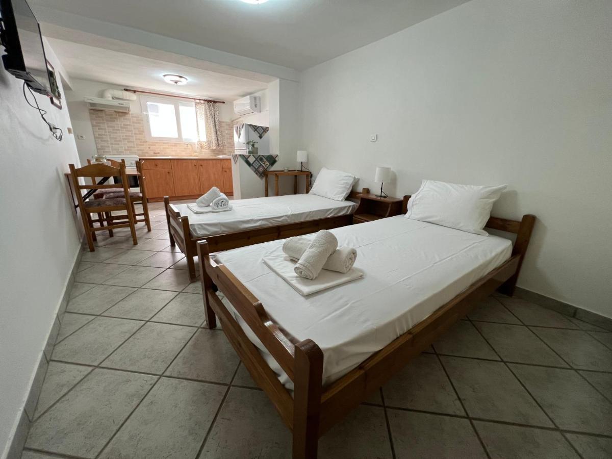 Athina Rooms Karvounades Luaran gambar