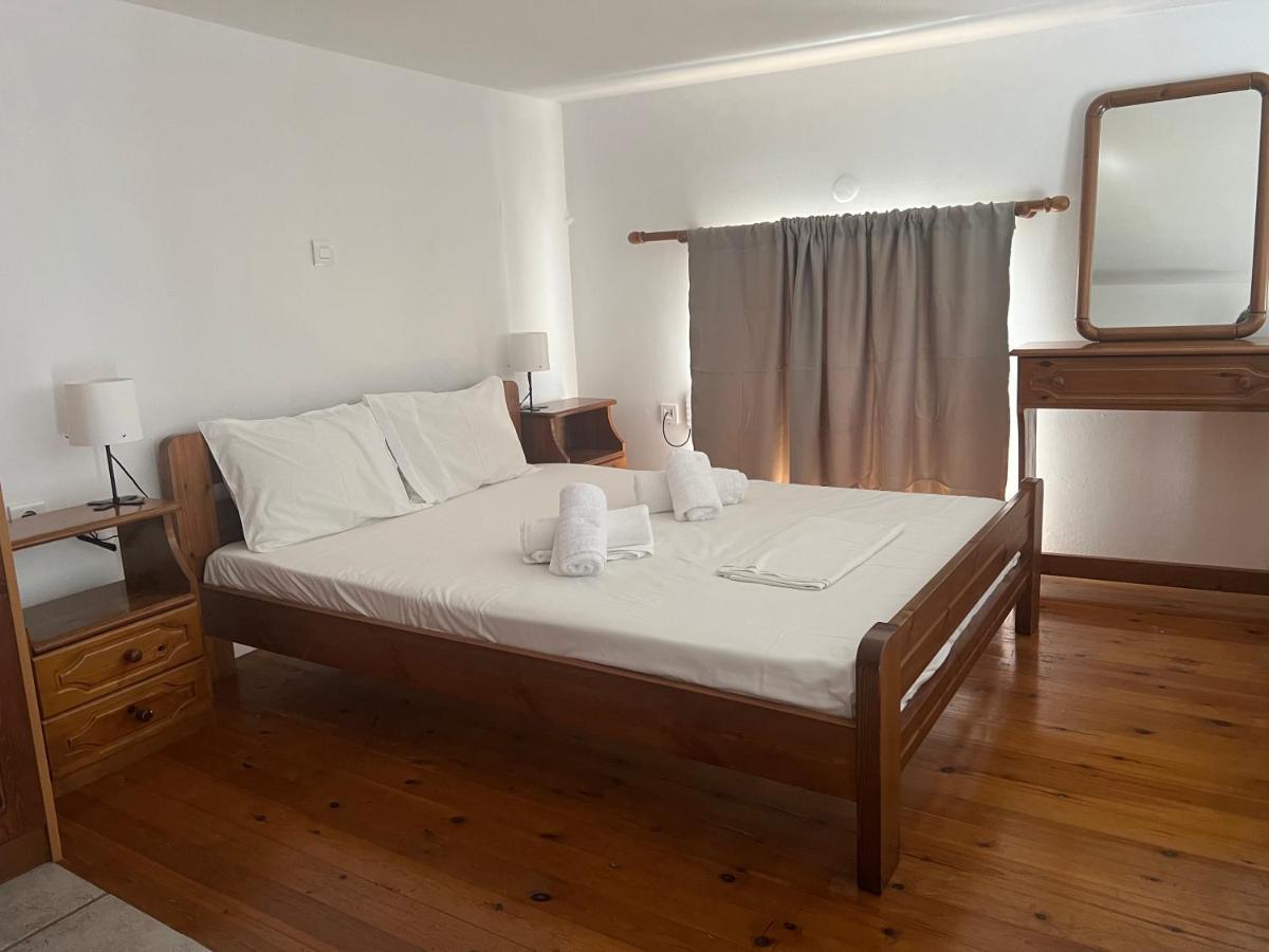 Athina Rooms Karvounades Luaran gambar