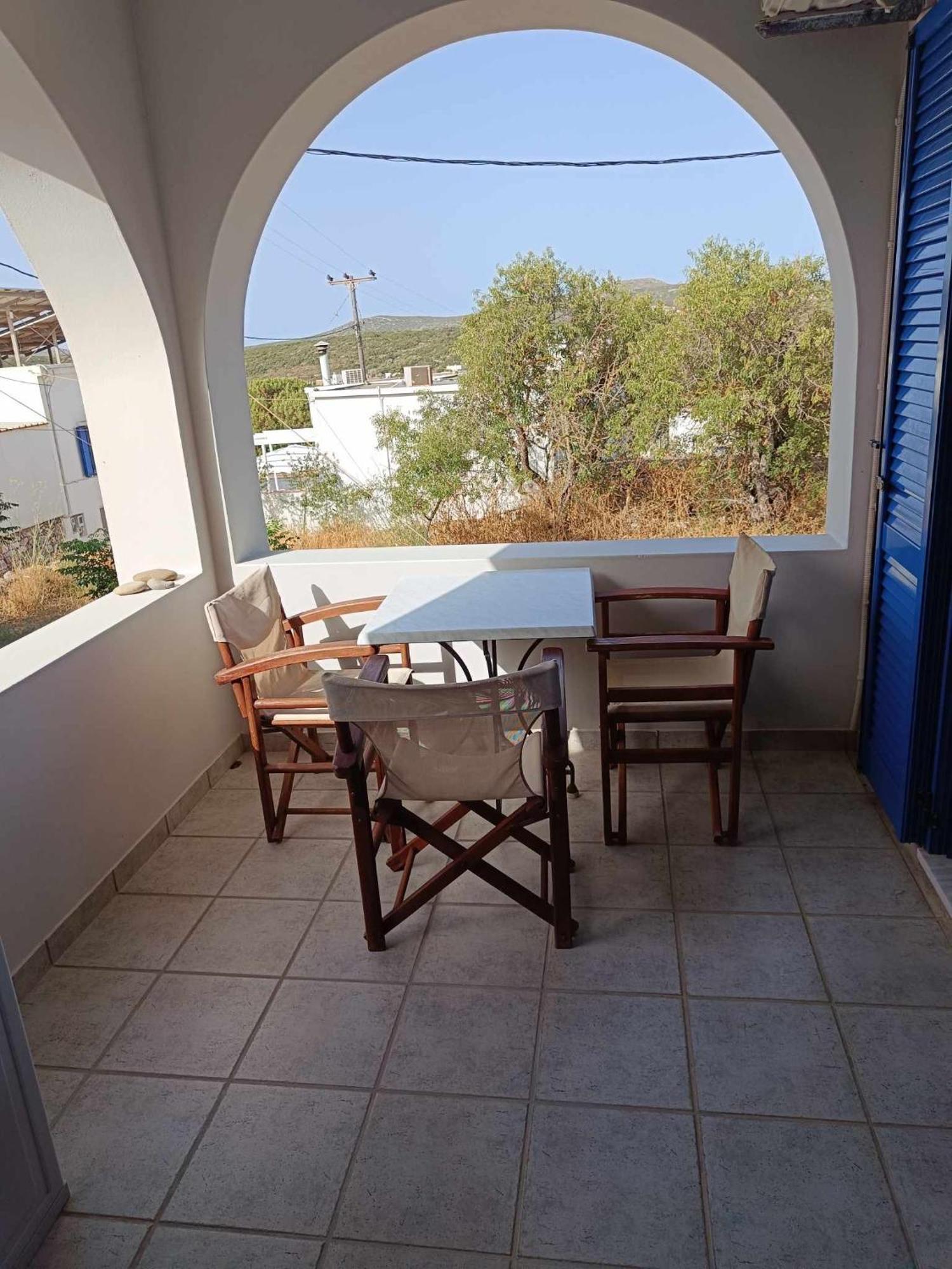 Athina Rooms Karvounades Luaran gambar